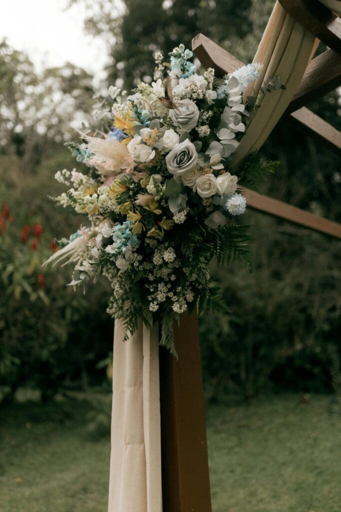 Wedding flowers designed by a Colorado Wedding Florist for a cohesive mountain wedding